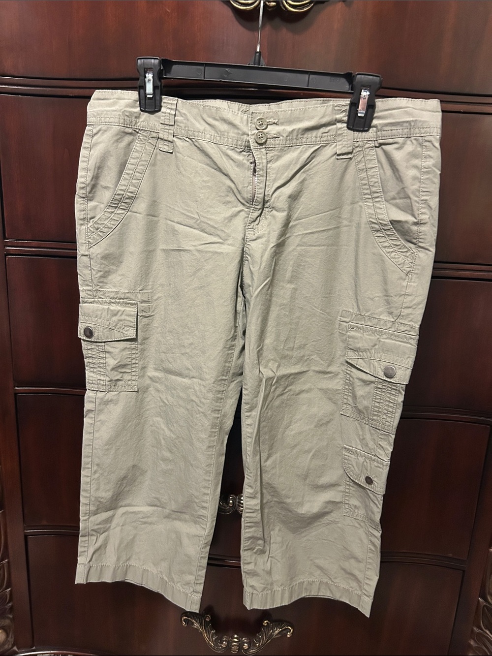 Tommy Hilfiger Women's Cargo Capris in Light Khaki